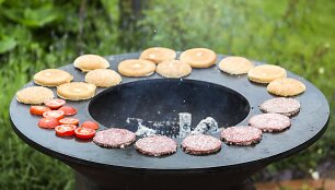 Gamtoje kepti burgeriai