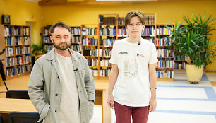  D. Vaitiekūnas ir Andrius Gasiukevičius  pokalbiui susitiko Ignalinos viešojoje bibliotekoje. Bibliotekai atnaujinti skirta beveik 60 tūkst. eurų ES investicijų