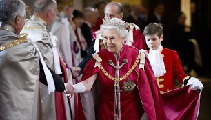 Arthuras Chatto su karaliene Elizabeth II (2012 m.)