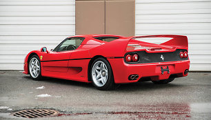 Mike'o Tysono „Ferrari F50“ parduodamas „Sothebys“