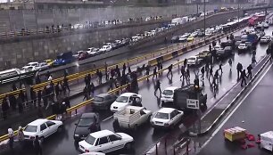 Irane &ndash; protestas prie&scaron; degalų kainos pakėlimą