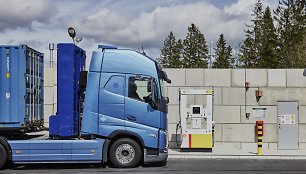 „Volvo Trucks“ pradės kuro elementais varomų sunkvežimių bandymus 