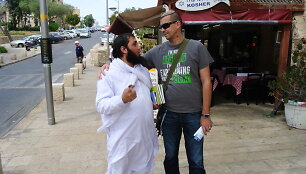Žydas Danielius Lup&scaron;icas ir arabas prie Jaffos mečetės