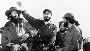 Fidelis Castro įvažiuoja į Havaną 1959 m. sausio 8-ąją.