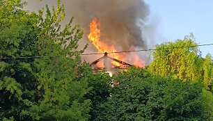 Degantis namas Vilniuje, Panevėžio g.