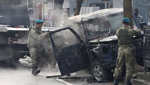 Turkijos diplomatų automobilis po sprogimo
