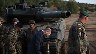 Europos tankų koalicija ruo&scaron;iasi perduoti Ukrainai apie 80 kovos ma&scaron;inų