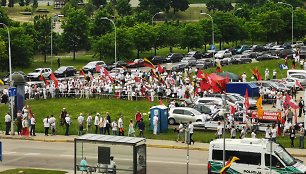 Šeimos gynimo maršo dalyvių protestas prie Seimo