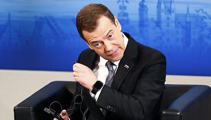 Dmitrijus Medvedevas tiesioginiame eteryje 