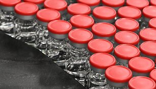 Oksfordo universiteto ir &bdquo;AstraZeneca&ldquo; kuriamos vakcinos dozės