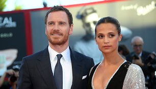 Michaelas Fassbenderis ir Alicia Vikander