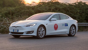 „Tesla Model S 100D“