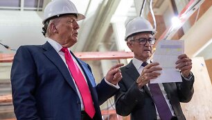 D. Trumpas ir J. Powellas / ANDREW CABALLERO-REYNOLDS / AFP