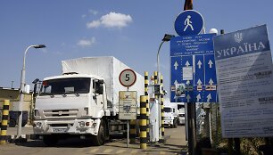 Rusijos &bdquo;humanitarinės pagalbos&ldquo; sunkvežimiai prie Ukrainos sienos