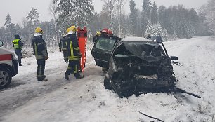 Per avariją nukentėjo trys žmonės