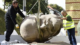 Vokietijos miške iškasta didžiulė granitinė Lenino galva