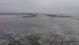 Kur&scaron;ių marių ledas ties Atmatos upės žiotimis
