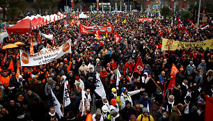 Prancūzijoje prasidėjo protestai prie&scaron; naują reformą