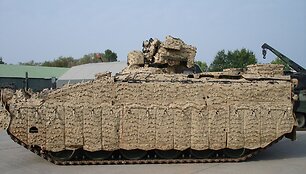 Vokiečių pėstininkų kovos ma&scaron;ina Marder su Saab Barracuda maskuojančiu tinklu