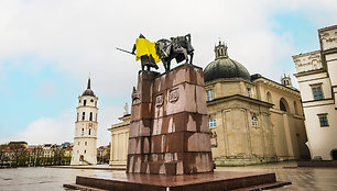 „The Roop“ atributika papuoštos skulptūros