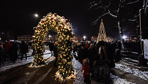 Kretingos Kalėdų eglės įžiebimo šventės akimirka