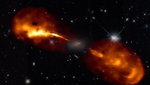 Užfiksuota galaktikos centre atsiradusi supermasyvi juodoji skylė