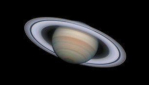 Saturnas geriausioje pozoje