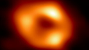 Pirmoji Sigittarus A* (Šiaulio A*) juodosios skylės, esančios mūsų galaktikos centre, nuotrauka.