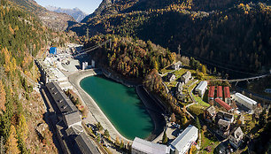 Šveicarijoje pradėjo veikti 2 mlrd. eurų kainavusi hidroelektrinė: stabilizuos energijos tiekimą Europoje