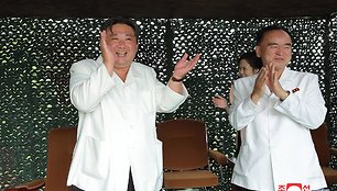 Kim Jong Unas raketos paleidimo metu