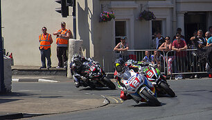 Michaelis Dunlopas (6 numeris), Bruce Anstey ir Peteris Hickmanas. Jack_IOM nuotr. Wikipedija. CC BY 2.0