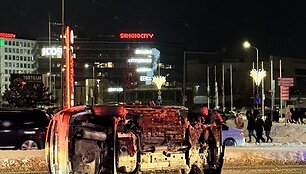 Ozo gatvėje susidūrė keturi automobiliai: vienas jų apvirto ant &scaron;ono