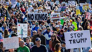 JAV &ndash; masiniai protestai prie&scaron; Trumpo politiką