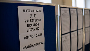 Abiturientai laiko valstybinį matematikos egzaminą