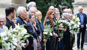 Poetas Aidas Marčėnas i&scaron;lydimas į paskutiniąją kelionę