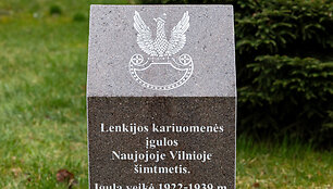 Lenkų kariuomenės įgulai skirtas paminklas Naujoje Vilnioje