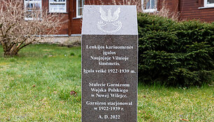 Lenkų kariuomenės įgulai skirtas paminklas Naujoje Vilnioje