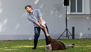 Gatvės menų festivalis SPOT: &bdquo;It Really Hurts When Your Head Hits The Concrete&ldquo; pasirodymas