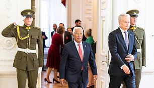 Ant&oacute;nio Costa, Gitanas Nausėda