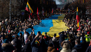 Eitynės su Lietuvos ir Ukrainos vėliavomis „Nepriklausomybės atkūrimo kelias“
