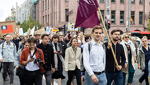 Vilniaus universiteto eisena Gedimino prospektu