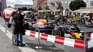 &bdquo;Red Bull&ldquo; Formulės bolidas Rotu&scaron;ės aik&scaron;tėje