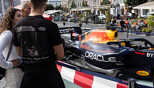 &bdquo;Red Bull&ldquo; Formulės bolidas Rotu&scaron;ės aik&scaron;tėje
