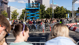 Minios žmonių susirinko į „Red Bull Showrun“ Vilniuje