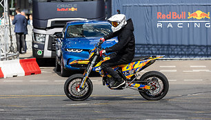 „Red Bull Showrun“ Vilniuje: Utena Stunt riders ir drifter'ių pasirodymas