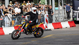 „Red Bull Showrun“ Vilniuje: Utena Stunt riders ir drifter'ių pasirodymas