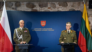 Lenkijos kariuomenės Generalinio &scaron;tabo vir&scaron;ininko generolo Rajmund T. Andrzejczak ir Lietuvos kariuomenės Valdemaro Rup&scaron;io spaudos konferencija