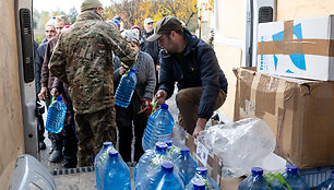 Dalinama humanitarinė pagalba Kivšarivkoje, Charkivo srityje