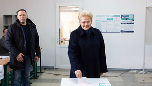 Dalia Grybauskaitė balsavo antrajame savivaldos rinkimų ture