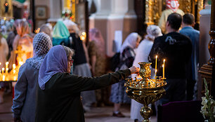 Religinė procesija aplink &Scaron;v. Dvasios vienuolyną